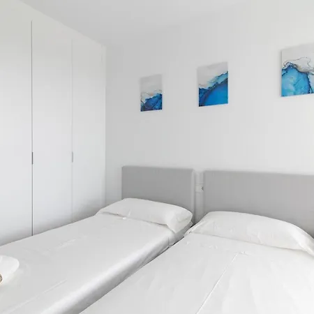 Global Properties, Con Terraza, Vistas Al Mar Y A La Piscina Apartment *